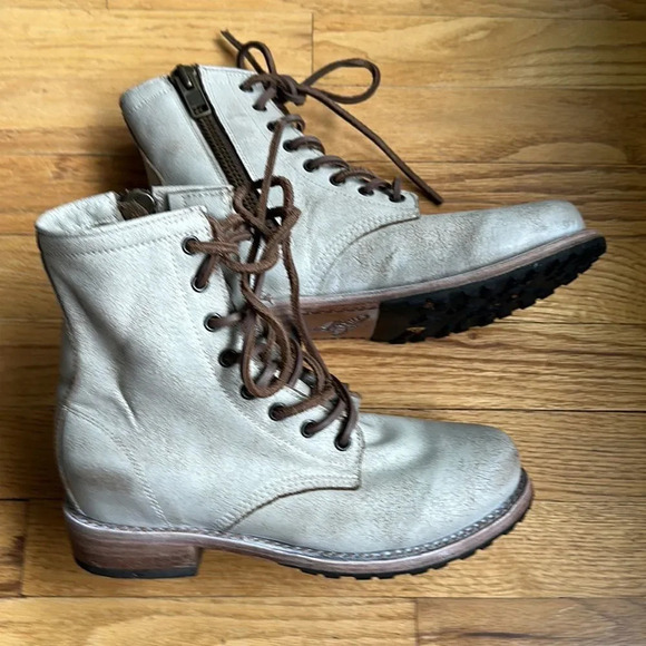 FreeBird sz 7 Manchester boot cream taupe distressed great pre owned condition - Picture 1 of 8